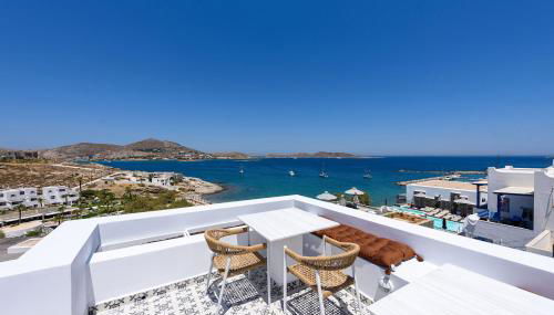 Azure Naousa - Photo 4