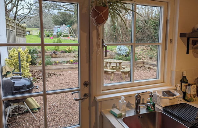 2 Bed Cottage - Sleeps 4 - Garden, Pets, Wifi - Foto 14