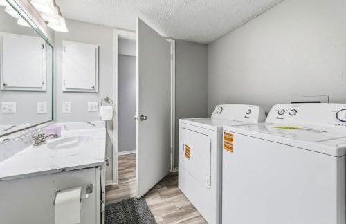 Trendy 2BR Apartment with Pool and Gym Access - Foto 16