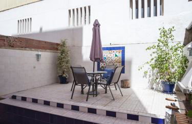 1-Bedroom Flat with Terrace, near Metro & Arena - Photo 25