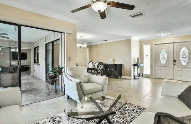 Renovated 3BR Dog Friendly Pond View W/D - Foto 9