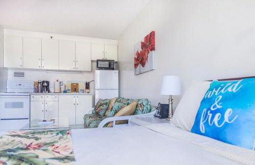 Tropical Studios at Marine Surf Waikiki - FREE PARKING - BEST LOCATION - FULL KITCHEN - SWIMMING POOL - Foto 68