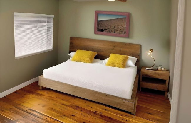 Cheerful 4 Bedroom with free Parking - Foto 2