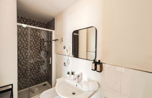 AZZ Sevilla Torre de la Plata Apartamentos - Photo 96