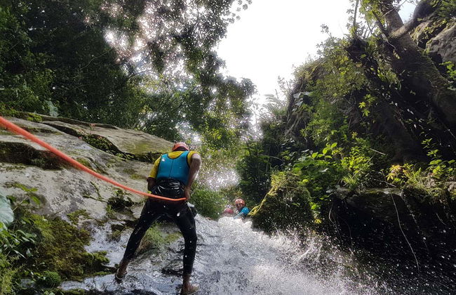 Discesa in corda doppia nel Canyon del Secreto e alla grotta del Mohán - Foto 4