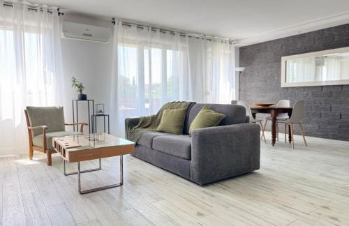 LA PROVENCE - '' TRAVELLER AWARD 2026 '' - Charming modern family apartment, pool & private parking near Avignon, fully renovated with interior-architect design - Foto 10