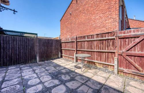 Cozy 3 bedroom house with free parking and near hospital - Foto 26