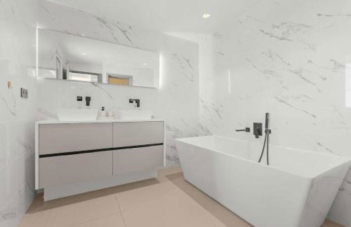 REF 1244 - Cannes Back Croisette - Sea view apartment for rent - Photo 18