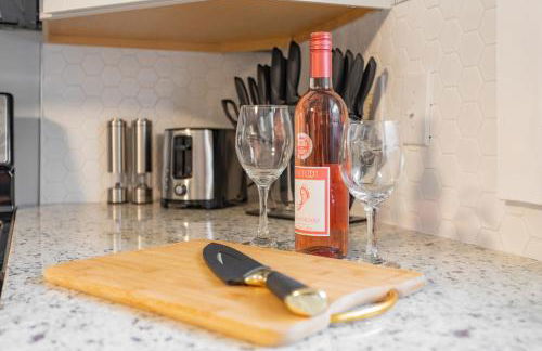 Soaking tub w Washer and Dryer, WiFi - Foto 31