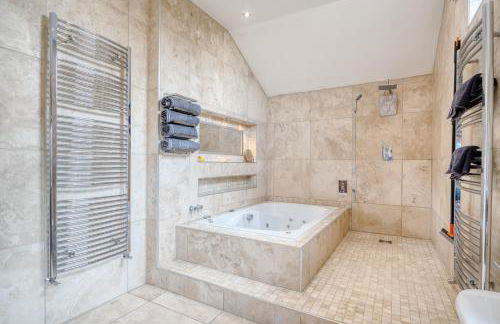 The Estate, Luxury Spacious Family Stay with 3 Hot Tubs, Scenic Views Sleeps 16 near Durham & Bishop Auckland - Foto 49