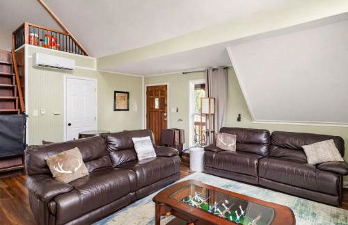 Family A-Frame, HotTub, FirePit, ClimbingWall, EVCharger, & More - Photo 9