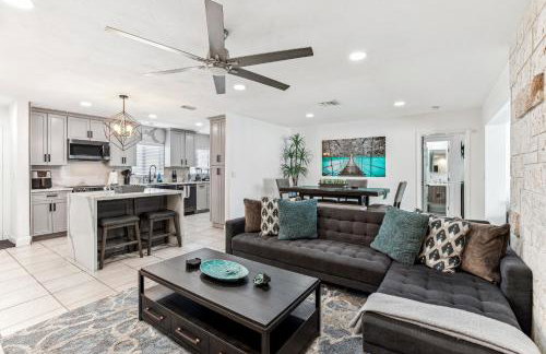 Miami Oasis, Spacious 4-Bedroom Home with Pool - Photo 3