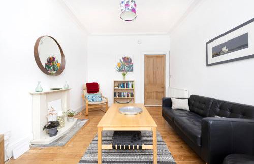 JOIVY Charming Apartment near Leith Links with Patio - Foto 10