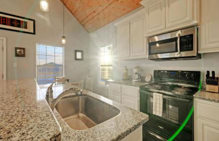 Waterfront Shared Pool w/ Bay Views, Boat Dock Oscar's Lodge by Avantstay - Foto 26