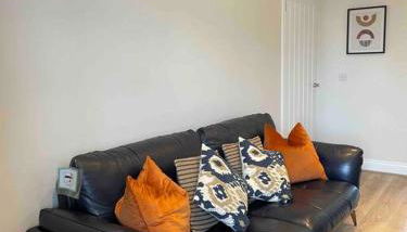 Lovely 2 bed apartment with hot tub log burner and off street parking - Foto 5