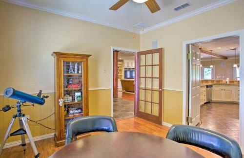 Spacious Stallion Lake Ranch Home with Patio - Foto 10