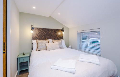 Foden's House by YourStays - 2 Bedroom Cottage in Sandbach with gorgeous dining room extension, High end finish - Foto 39