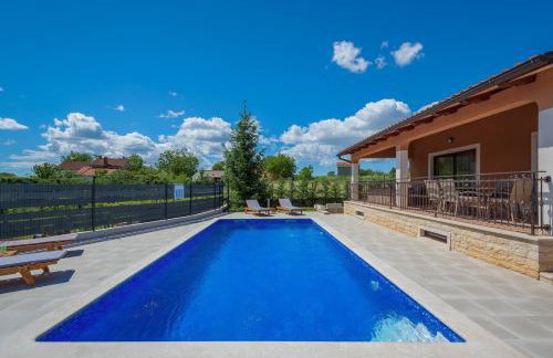 Villa Luna Tinjan, Pool and Wellness - Photo 17