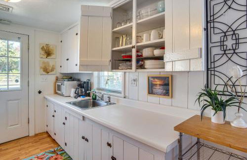 Steps to Eats and Craigville Beach! Cape Cod Cottage - Foto 10