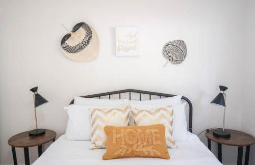 Beautiful Light-filled Farmhouse w swing & slide - Foto 30