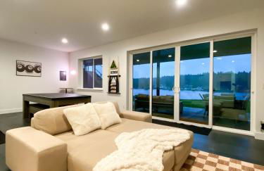 Luxe Port Lookout with waterfront, theater, games - Foto 35