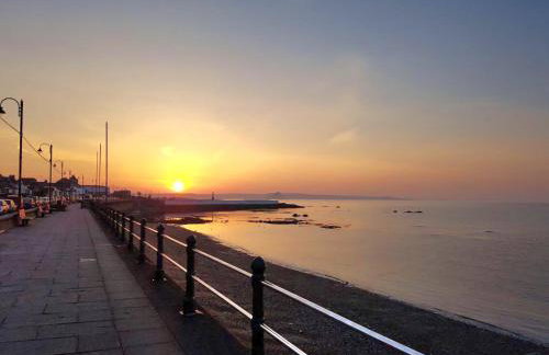 Central Penzance, Modern stylish home, Near Seafront with Gated parking - Photo 16