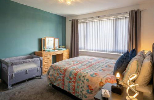 Family-Friendly Detached House Near Leeds and Bradford with Garden - Foto 22