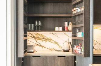 3 Bedroom, 3 bathroom large flat with sea views! - Foto 9