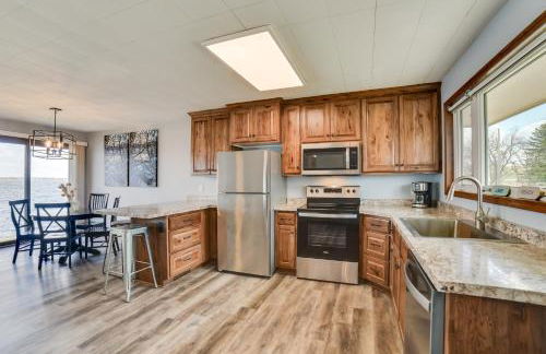 BBQ Ready Lakefront Retreat in Watertown - Foto 10