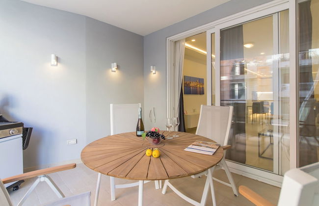 A Spacious & Modern Apart by the sea - Photo 17