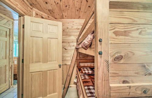 Big Lake Getaway with Private Beach and Fire Pit! - Foto 20