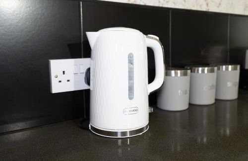 Stylish 4 bed - Contractor Stays, Wi-fi, Plenty of Parking - Foto 17