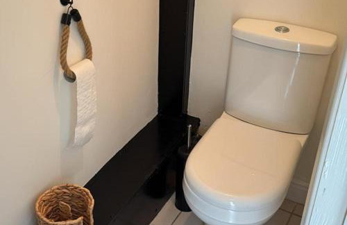 Cottage - Sleeps 4 - Pets Ok - Patio - Parking - Foto 6