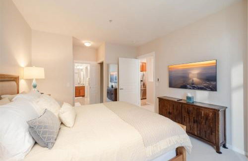 Waterfront Spacious 1BR, Den Walk to Pike Place - Photo 16