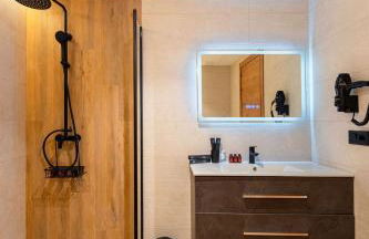 Emily Suites - Photo 69