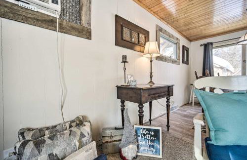 Family Home - Walk to Town and Balsam Lake! - Foto 14