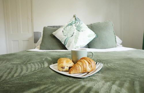 Highfield House by N and N Stays, Perfect for Contractor and Corporate Stays 2 Bed House with Free on street Parking - Photo 20