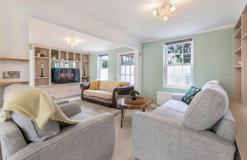 East Sussex Manor - Sleeps 12 - Hot Tub & Parking - Foto 1