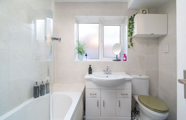 Madika Homes Stunning 2-bed Apartment in Edgware - Foto 5