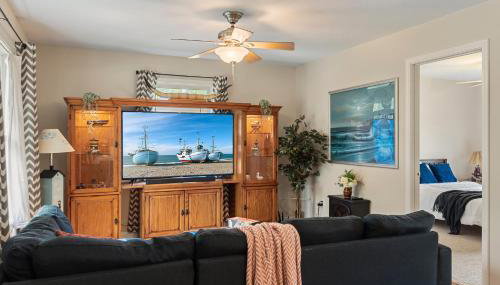 Modern Bungalow Home with Mid-Century Flair - Foto 4