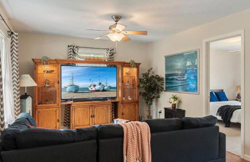 Modern Bungalow Home with Mid-Century Flair - Photo 4