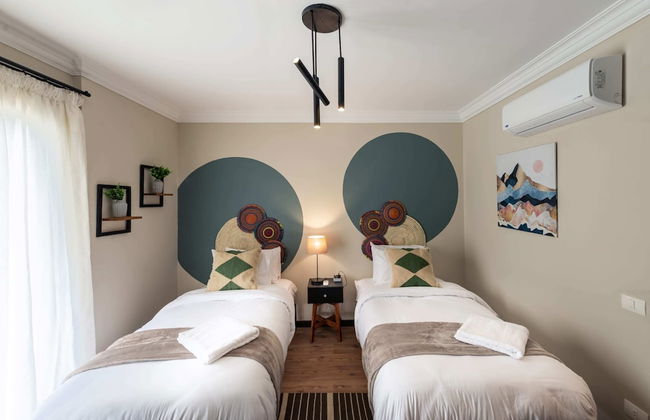 Xuru Stays I Waterfront Designer 2BR - 5 min to Airport - Foto 8