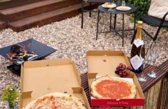 Chic Family Home with Garden Fire Pit & Event Space, Hot Tub - Foto 60