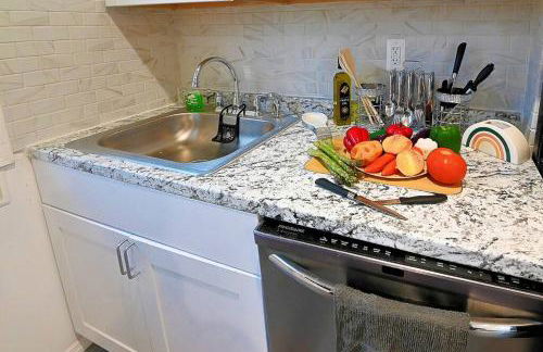 Hidden Gem-1Bedroom with Plenty Free Street Parking - Foto 8