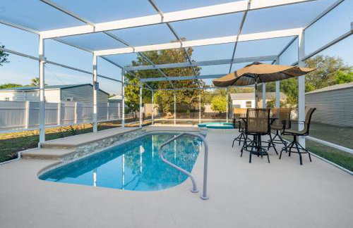 Family Retreat with Pool Fenced Yard AC - Foto 27