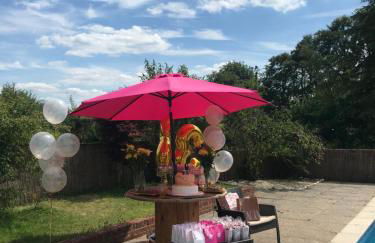 Grade II Listed Farmhouse, Pool, Hot Tub, Games Room, Celebration Hall, Car Park, 10ppl, 45 min from Central London - Foto 28