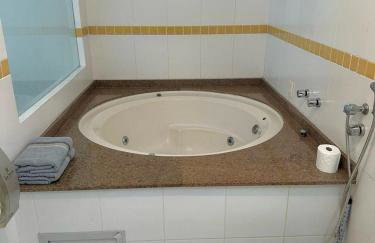 Saint Sebastian Flat 201 - Com Hidro! até 3 pessoas, Duplex, no centro - Foto 17