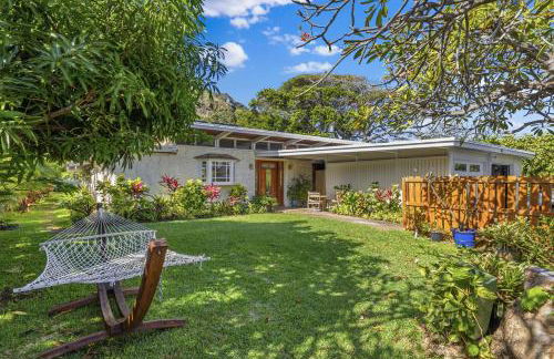 Stunning Lanikai Home just steps to the Ocean-Authentic Hawaiian Tropical Charm - Photo 3