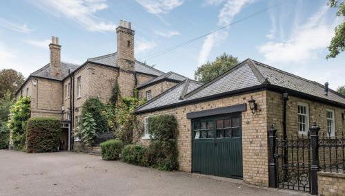 Northolme Hall - Photo 2