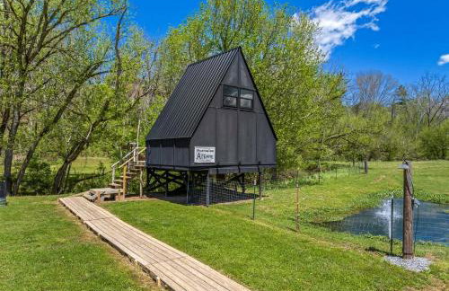 Creekside A-Frame Retreat with Treehouse Views, Hammock Lounge & Indoor-Outdoor Shower in New Port, Tennessee - Foto 24
